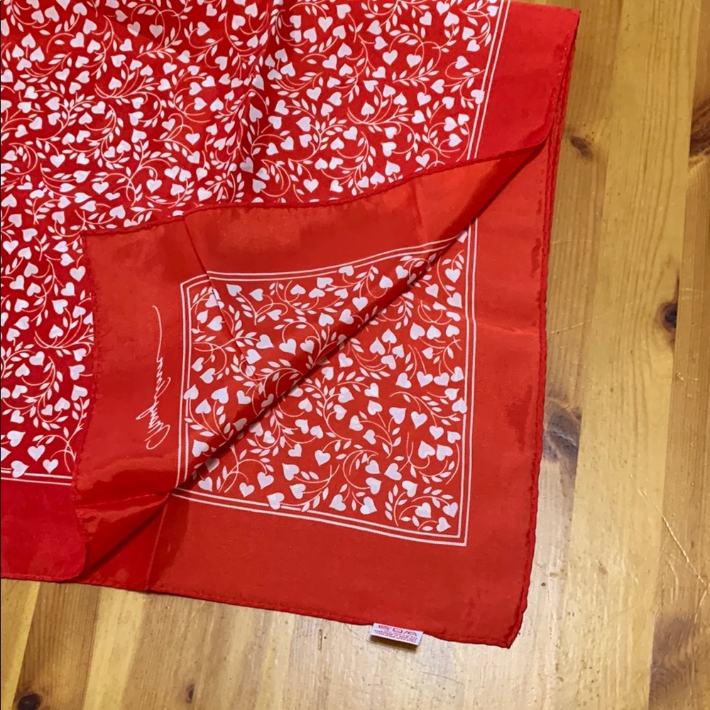 Vintage Hallmark signed Mary Ann, Red and White Floral Scarf, made in Japan - Picture 4 of 11